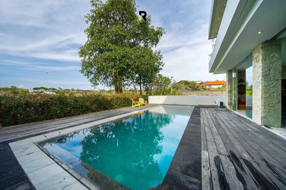 Spacious 2-Bedroom Villa With 850Sqm Of Stylish Space Badung